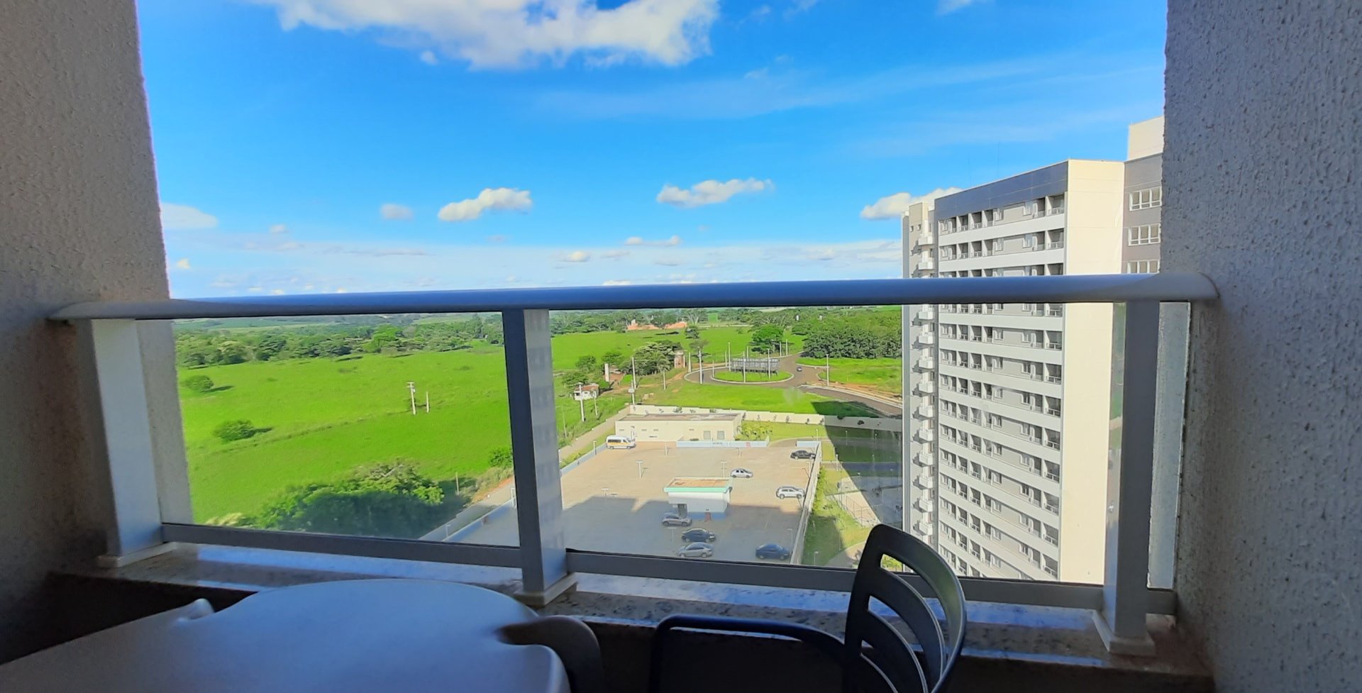 Varanda do apartamento com vista para a região de Olímpia